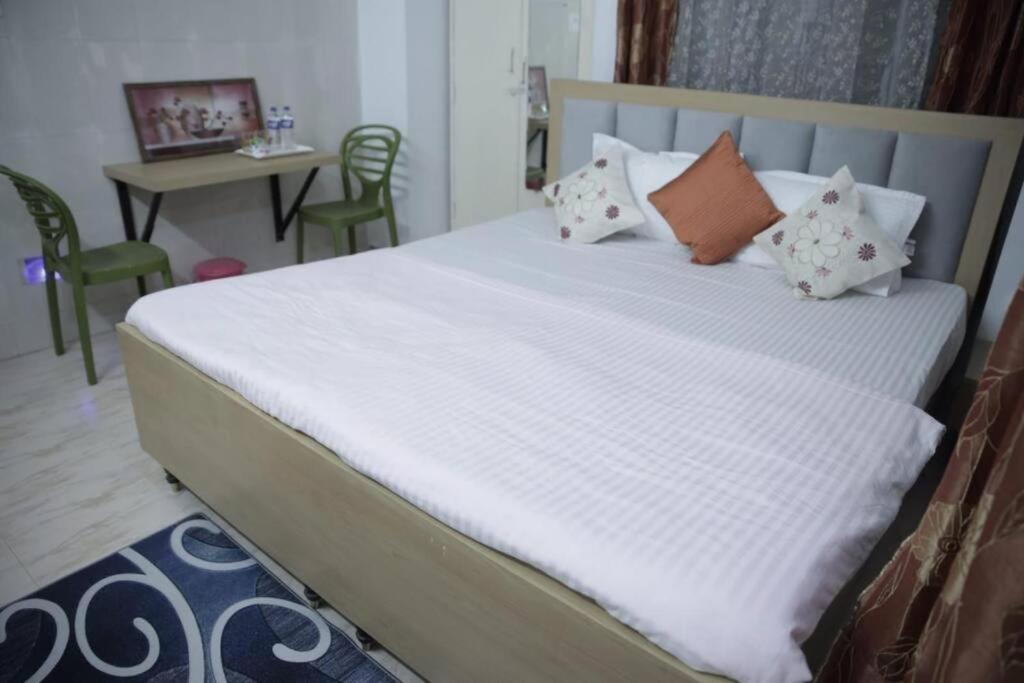 Ap Suite - By Ap Villa'S And Resort'S Ujjain Eksteriør bilde